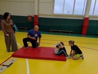 В рамках плана мероприятий, посвященных Году поддержки участников специальной военной операции и членов их семей в спортивной школе "Юность" среди отделений единоборств и волейбола были проведены спортивные соревнования... В рамках плана мероприятий, посвященных Году поддержки участников специальной военной операции и членов их семей в спортивной школе "Юность" среди отделений единоборств и волейбола были проведены спортивные соревнования...