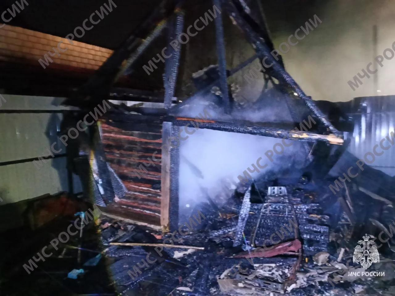 Страшный пожар в Новозыбкове Брянской области унес жизни 5-летнего мальчика и 46-летнего мужчины Страшный пожар в Новозыбкове Брянской области унес жизни 5-летнего мальчика и 46-летнего мужчины