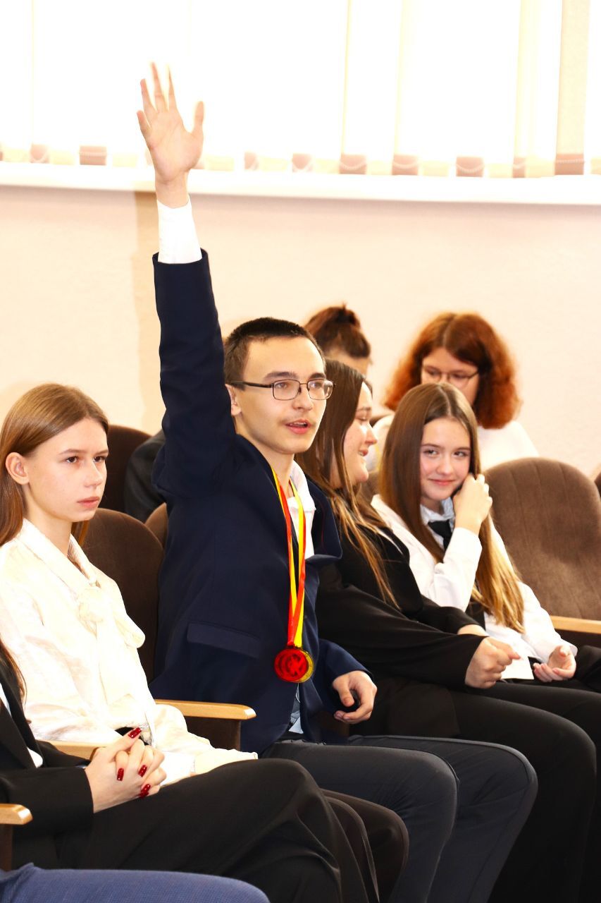 В рамках работы городского клуба «Юный дипломат» Всероссийского движения «Дипломаты будущего», на базе СОШ №9 им. А.Г. Карлова прошёл I-й этап городской интеллектуальной исторической игры для старшеклассников «Умники и...