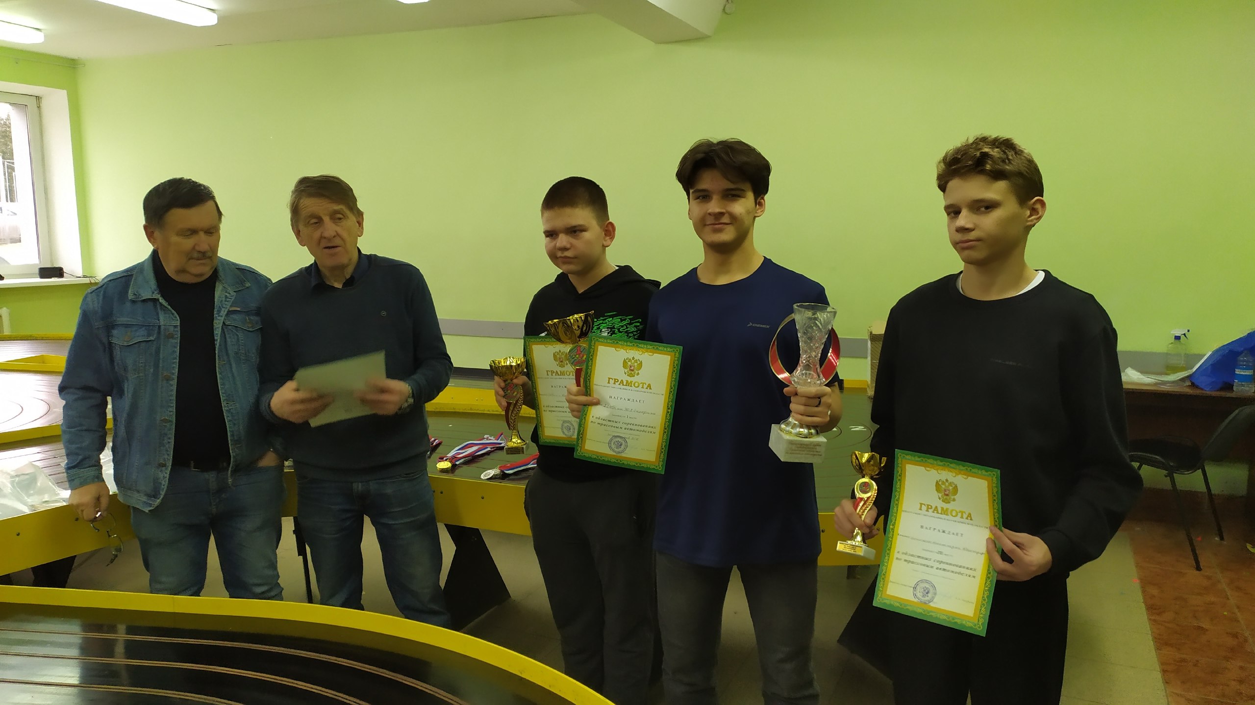 15-16 ноября состоялись областные соревнования по автомодельному спорту в классах трассовых моделях 15-16 ноября состоялись областные соревнования по автомодельному спорту в классах трассовых моделях