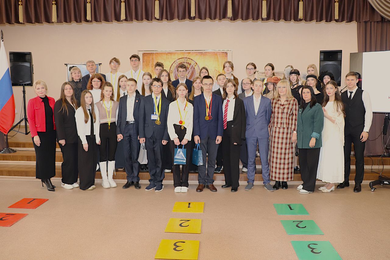 В рамках работы городского клуба «Юный дипломат» Всероссийского движения «Дипломаты будущего», на базе СОШ №9 им. А.Г. Карлова прошёл I-й этап городской интеллектуальной исторической игры для старшеклассников «Умники и... В рамках работы городского клуба «Юный дипломат» Всероссийского движения «Дипломаты будущего», на базе СОШ №9 им. А.Г. Карлова прошёл I-й этап городской интеллектуальной исторической игры для старшеклассников «Умники и...