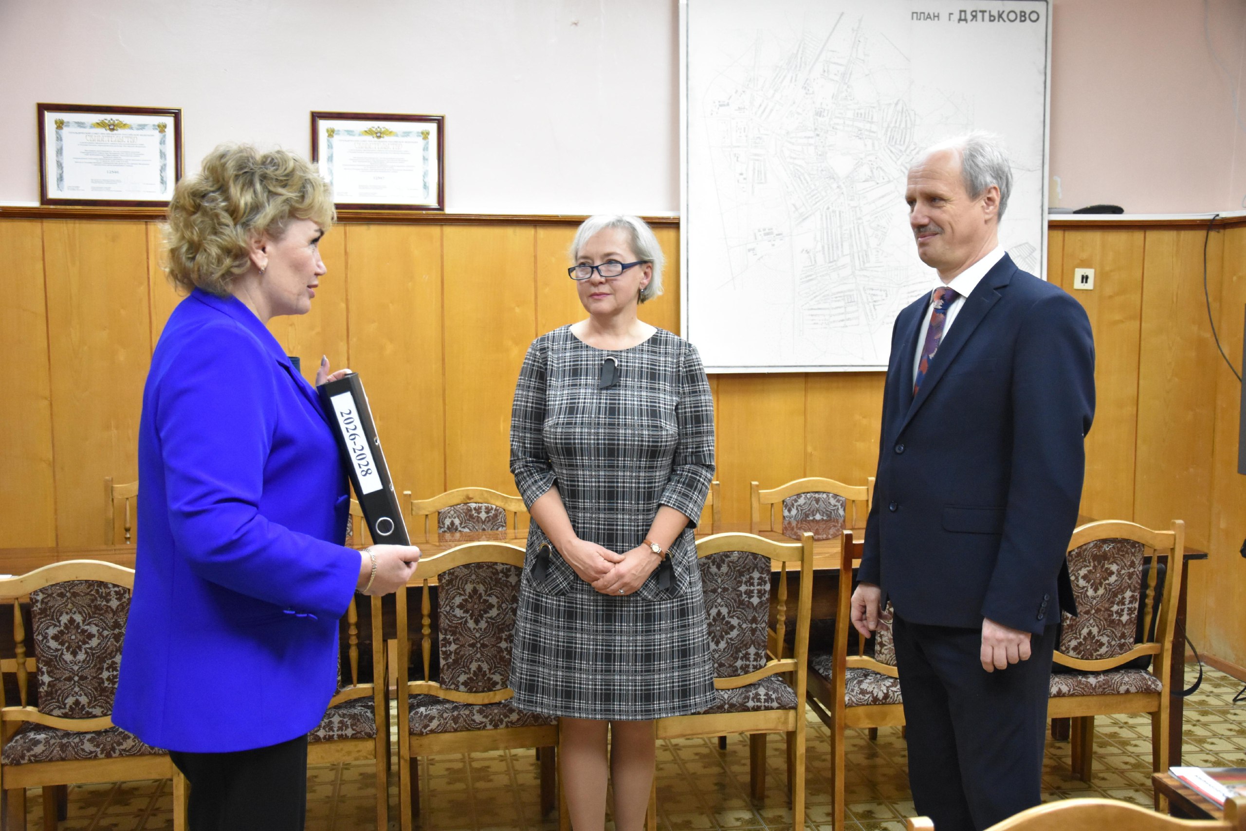 Проект бюджета Дятьковского муниципального района на 2026 год и на плановый период 2027 и 2028 годов внесен в Дятьковский районный Совет народных депутатов Проект бюджета Дятьковского муниципального района на 2026 год и на плановый период 2027 и 2028 годов внесен в Дятьковский районный Совет народных депутатов