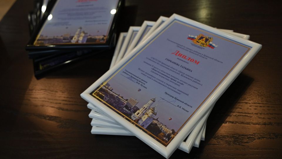 Юные художники Брянщины раскрыли "Конституционные права детей" в своих рисунках