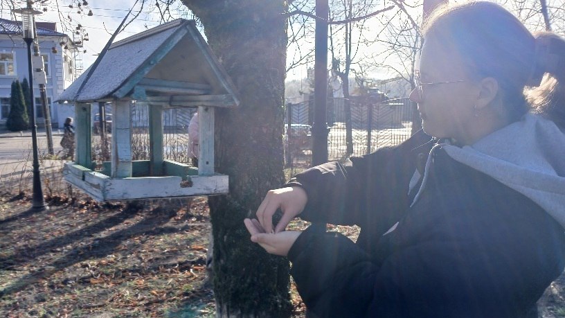 16 ноября обучающиеся сольно-хорового отделения МБУДОЦДТ приняли участие в экологической акции «Покормите птиц» 16 ноября обучающиеся сольно-хорового отделения МБУДОЦДТ приняли участие в экологической акции «Покормите птиц»