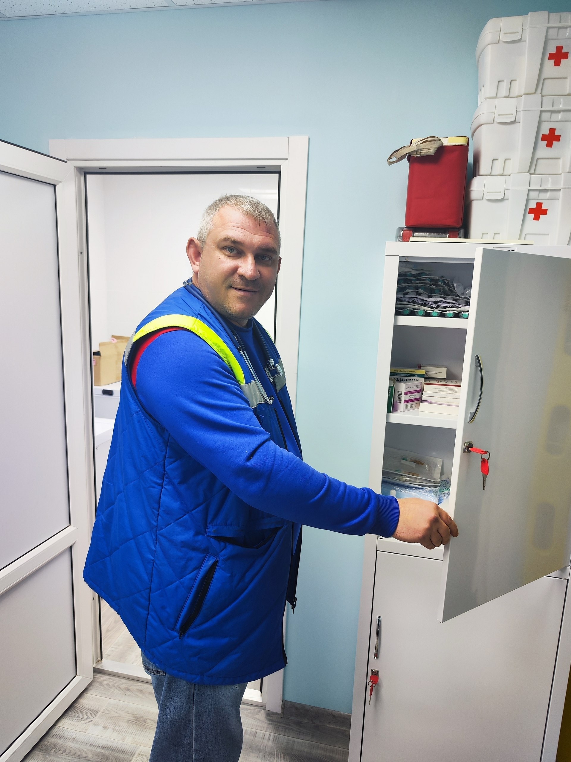 Хорошая новость. В Городецкий ФАП принят на работу фельдшер Иванов Александр Игоревич Александр Игоревич работал фельдшером скорой помощи с 2006 года (неврологическая, психиатрическая, реанимационная бригады) Хорошая новость. В Городецкий ФАП принят на работу фельдшер Иванов Александр Игоревич Александр Игоревич работал фельдшером скорой помощи с 2006 года (неврологическая, психиатрическая, реанимационная бригады)