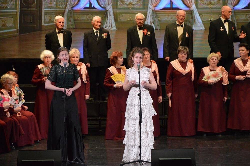 14 ноября во Дворце культуры БМЗ Брянского областного методического центра «Народное творчество» состоялся концерт народного академического хора ветеранов и музыкального театра-студии «Обертон», посвящённый 185-летию Петра... 14 ноября во Дворце культуры БМЗ Брянского областного методического центра «Народное творчество» состоялся концерт народного академического хора ветеранов и музыкального театра-студии «Обертон», посвящённый 185-летию Петра...