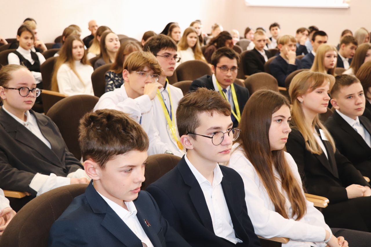 В рамках работы городского клуба «Юный дипломат» Всероссийского движения «Дипломаты будущего», на базе СОШ №9 им. А.Г. Карлова прошёл I-й этап городской интеллектуальной исторической игры для старшеклассников «Умники и... В рамках работы городского клуба «Юный дипломат» Всероссийского движения «Дипломаты будущего», на базе СОШ №9 им. А.Г. Карлова прошёл I-й этап городской интеллектуальной исторической игры для старшеклассников «Умники и...