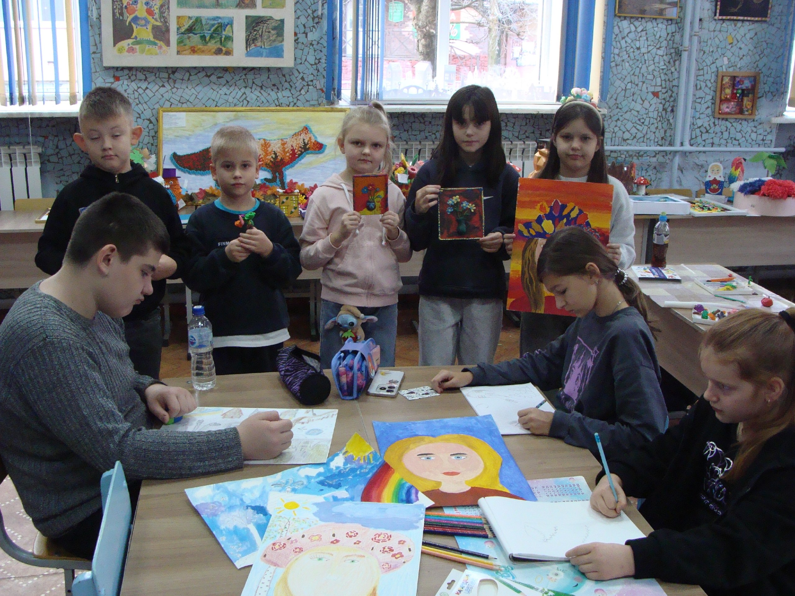 В Центре детского творчества 16 ноября состоялась выставка детских работ «День матери и день отца» в изостудии «Палитра»