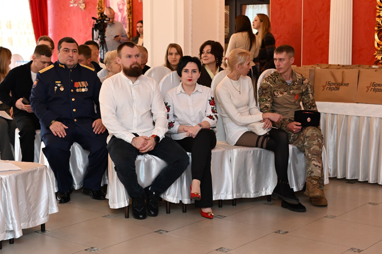 Михаил Ерохин: Положено начало еще одному направлению программы «Брянские Герои», которая реализуется по указу Губернатора Брянской области, и позволяет найти свое место в гражданской жизни демобилизованным участникам СВО, а... Михаил Ерохин: Положено начало еще одному направлению программы «Брянские Герои», которая реализуется по указу Губернатора Брянской области, и позволяет найти свое место в гражданской жизни демобилизованным участникам СВО, а...