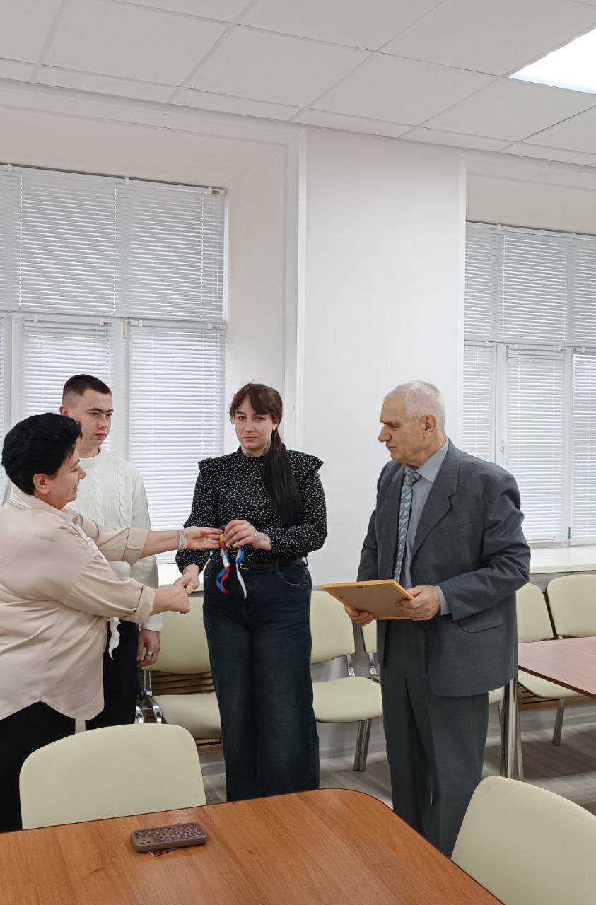 Приятно начинать рабочую неделю с радостного события Приятно начинать рабочую неделю с радостного события