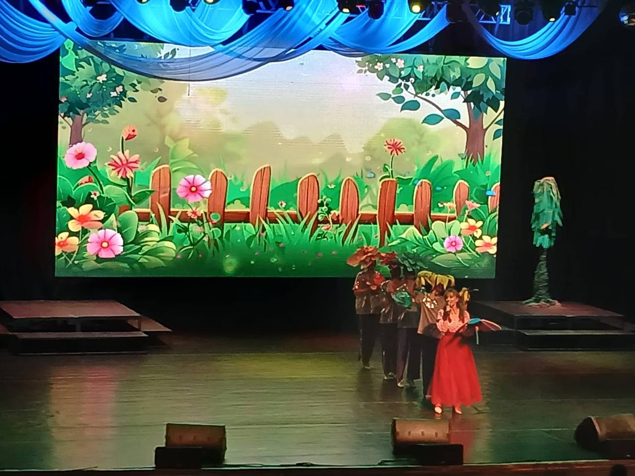 15 ноября на сцене к/з «Дружба» Брянская областная филармония представила детскую игровую программу «Семь желаний» в рамках абонемента «Филармония детям» 15 ноября на сцене к/з «Дружба» Брянская областная филармония представила детскую игровую программу «Семь желаний» в рамках абонемента «Филармония детям»