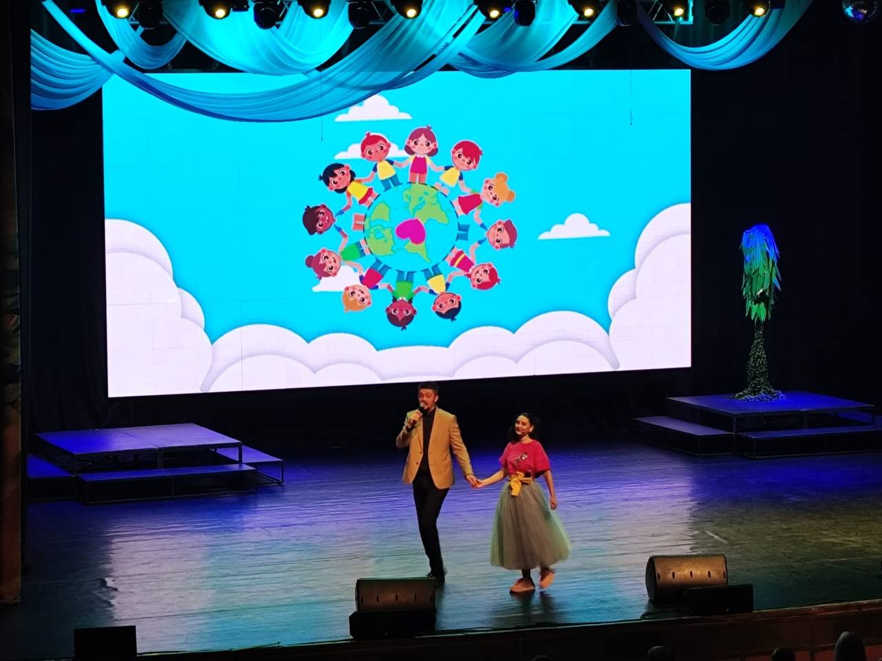 15 ноября на сцене к/з «Дружба» Брянская областная филармония представила детскую игровую программу «Семь желаний» в рамках абонемента «Филармония детям»