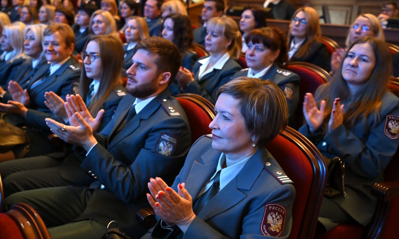 Александр Богомаз: В преддверии профессионального праздника поздравил сотрудников и ветеранов налоговой службы с Днём работника налоговых органов Российской Федерации Александр Богомаз: В преддверии профессионального праздника поздравил сотрудников и ветеранов налоговой службы с Днём работника налоговых органов Российской Федерации