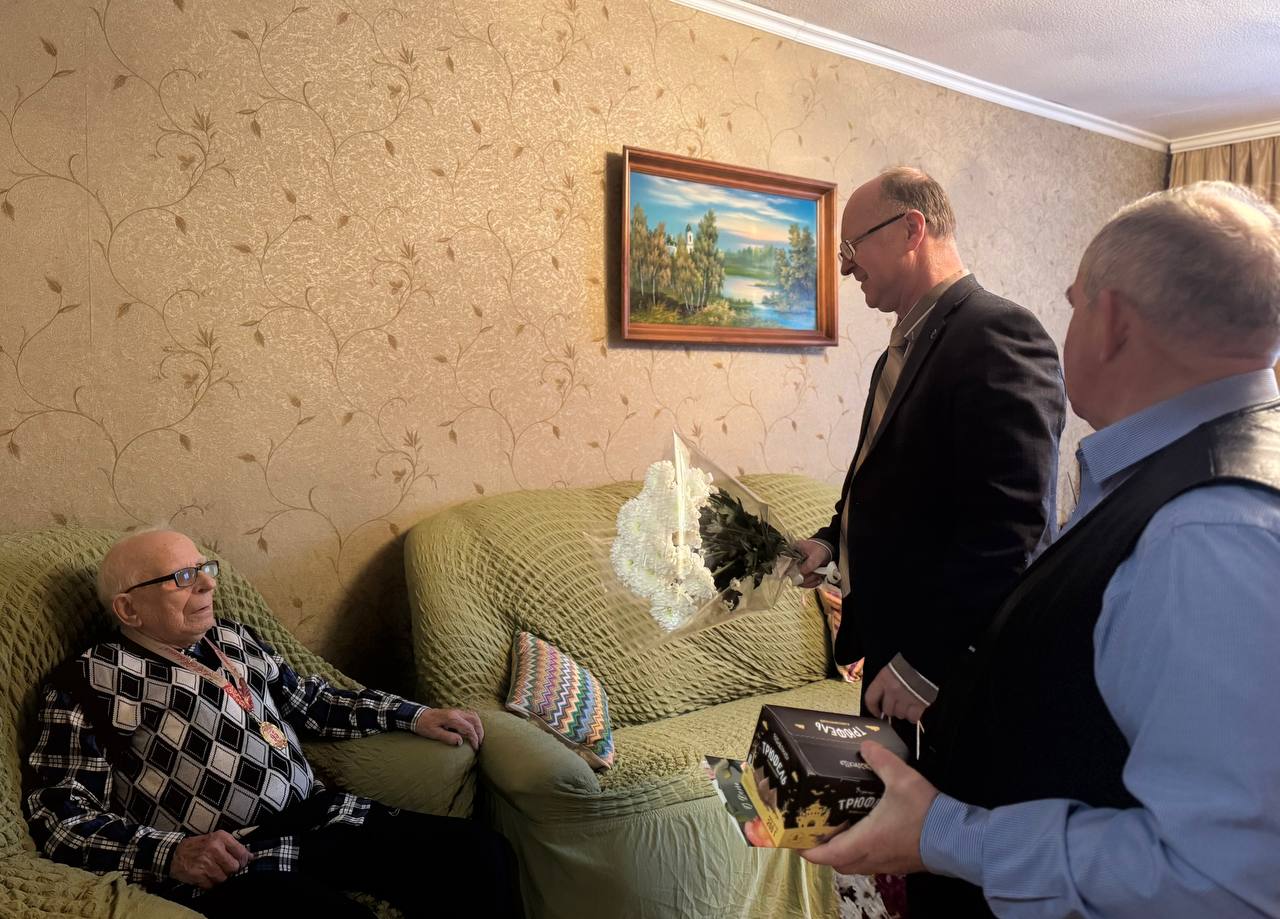 Сегодня свой 95-летний юбилей отмечает труженик тыла Иван Сергеевич Джуля Сегодня свой 95-летний юбилей отмечает труженик тыла Иван Сергеевич Джуля