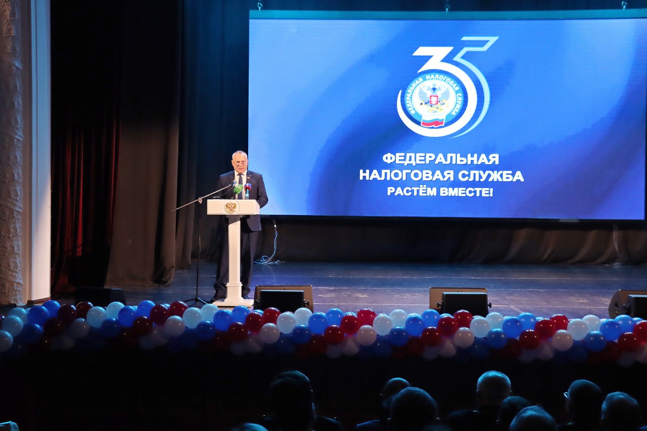 35 лет ФНС России: в преддверии профессионального праздника лучшим сотрудникам брянской налоговой службы руководители области вручили заслуженные награды! 35 лет ФНС России: в преддверии профессионального праздника лучшим сотрудникам брянской налоговой службы руководители области вручили заслуженные награды!