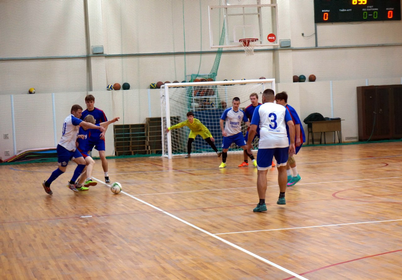 В Брянске сотрудники полиции организовали для студентов турнир по мини-футболу В Брянске сотрудники полиции организовали для студентов турнир по мини-футболу