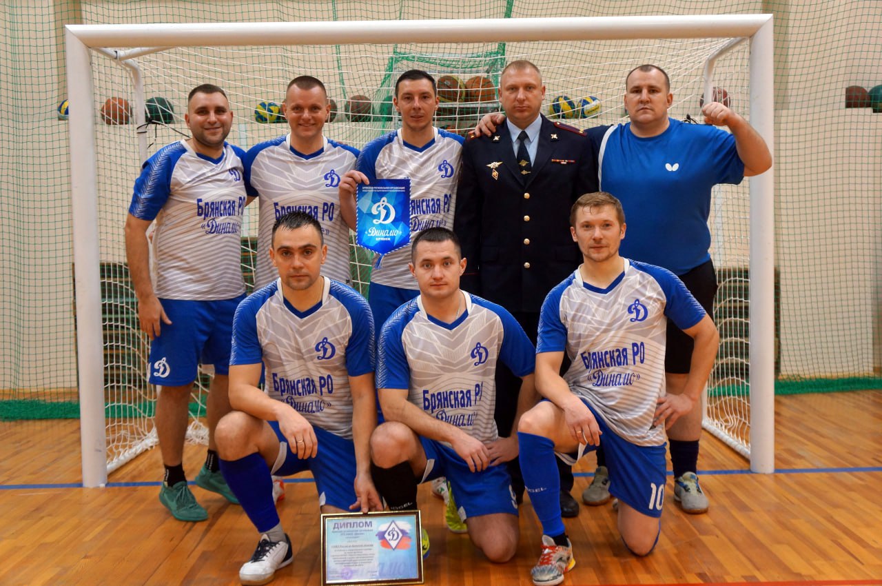 В Брянске сотрудники полиции организовали для студентов турнир по мини-футболу В Брянске сотрудники полиции организовали для студентов турнир по мини-футболу