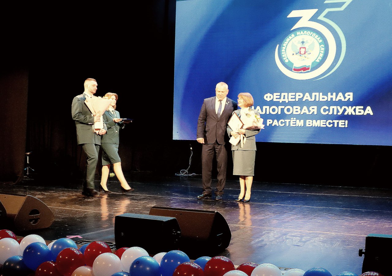 35 лет ФНС России: в преддверии профессионального праздника лучшим сотрудникам брянской налоговой службы руководители области вручили заслуженные награды! 35 лет ФНС России: в преддверии профессионального праздника лучшим сотрудникам брянской налоговой службы руководители области вручили заслуженные награды!