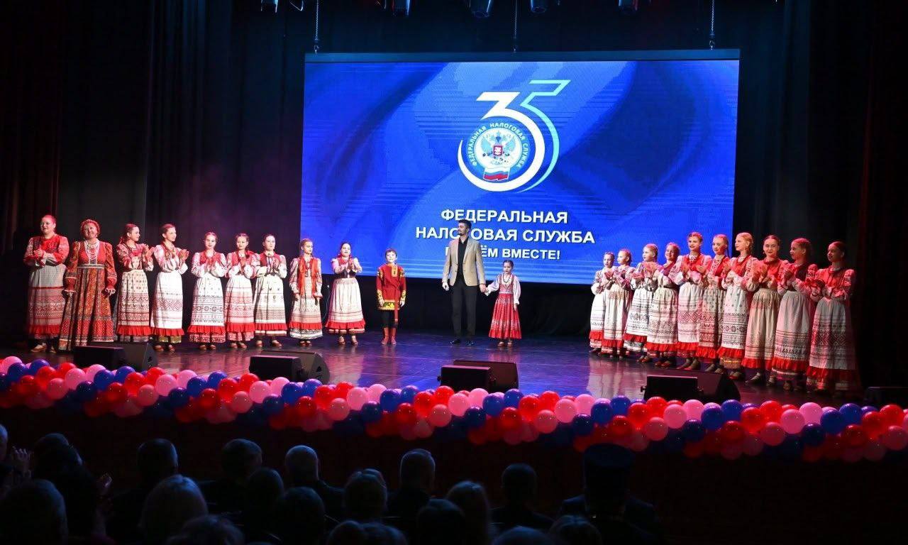 Сегодня на сцене Дворца культуры БМЗ состоялось торжественное мероприятие, посвящённое 35-летию образования налоговых органов Российской Федерации Сегодня на сцене Дворца культуры БМЗ состоялось торжественное мероприятие, посвящённое 35-летию образования налоговых органов Российской Федерации