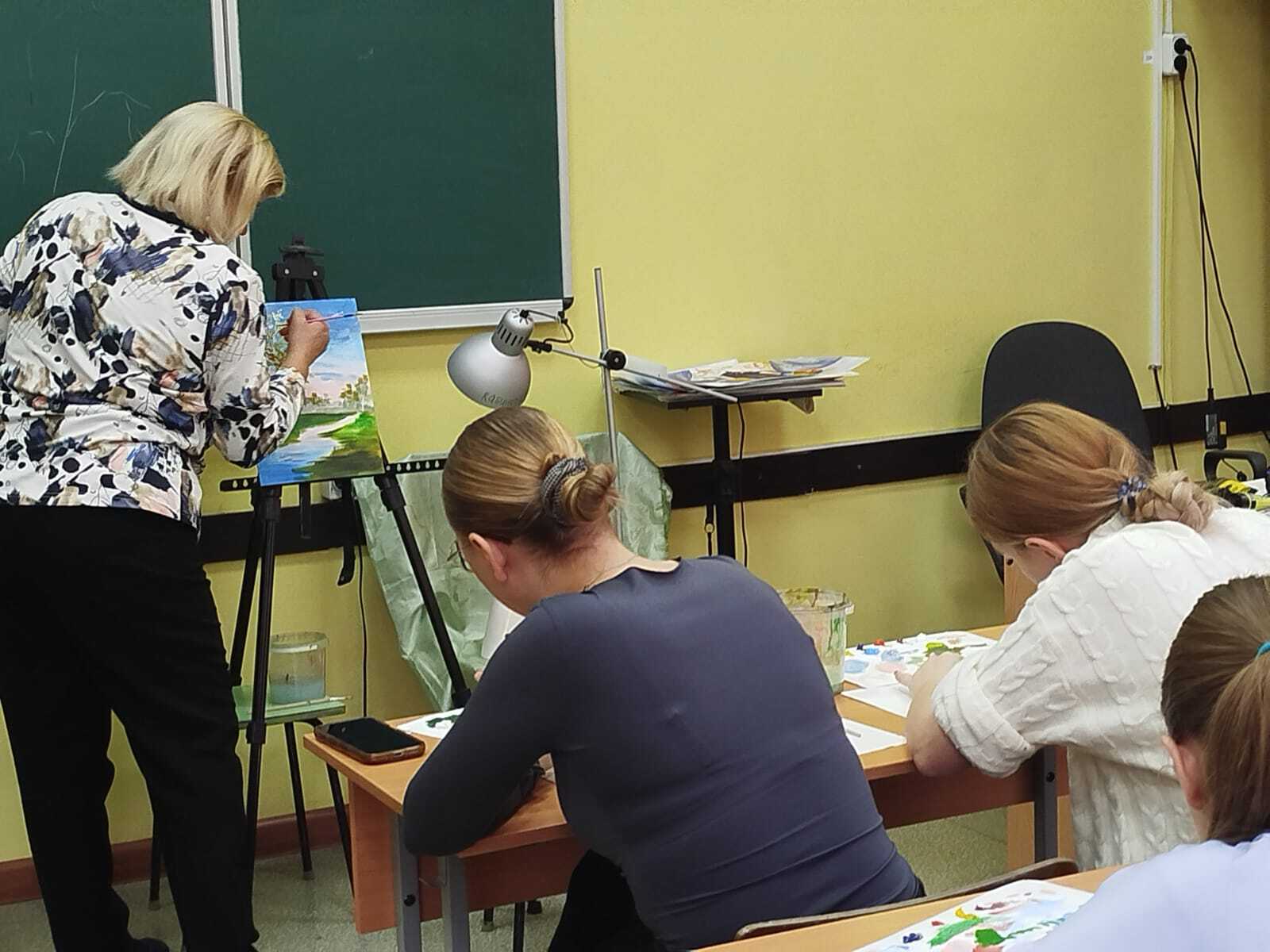 В рамках проекта "Пушкинская карта" 18 ноября 2025 года заведующая художественным отделением Детской школы искусств им. Е. М. Беляева - Ермолаева Галина Ивановна провела для учащихся 7-ой средней школы... В рамках проекта "Пушкинская карта" 18 ноября 2025 года заведующая художественным отделением Детской школы искусств им. Е. М. Беляева - Ермолаева Галина Ивановна провела для учащихся 7-ой средней школы...