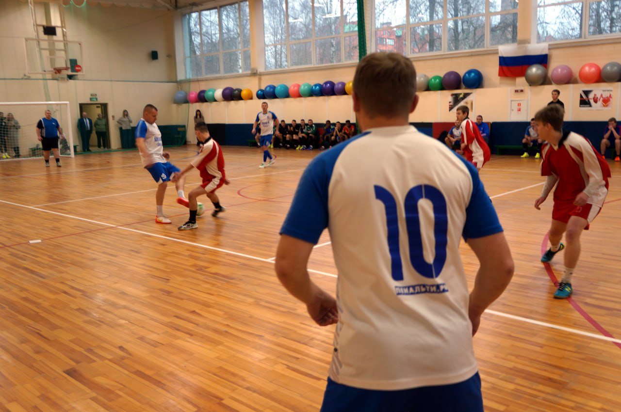 В Брянске сотрудники полиции организовали для студентов турнир по мини-футболу В Брянске сотрудники полиции организовали для студентов турнир по мини-футболу