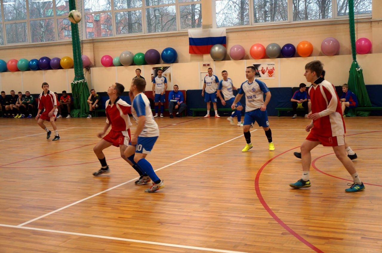 В Брянске сотрудники полиции организовали для студентов турнир по мини-футболу В Брянске сотрудники полиции организовали для студентов турнир по мини-футболу