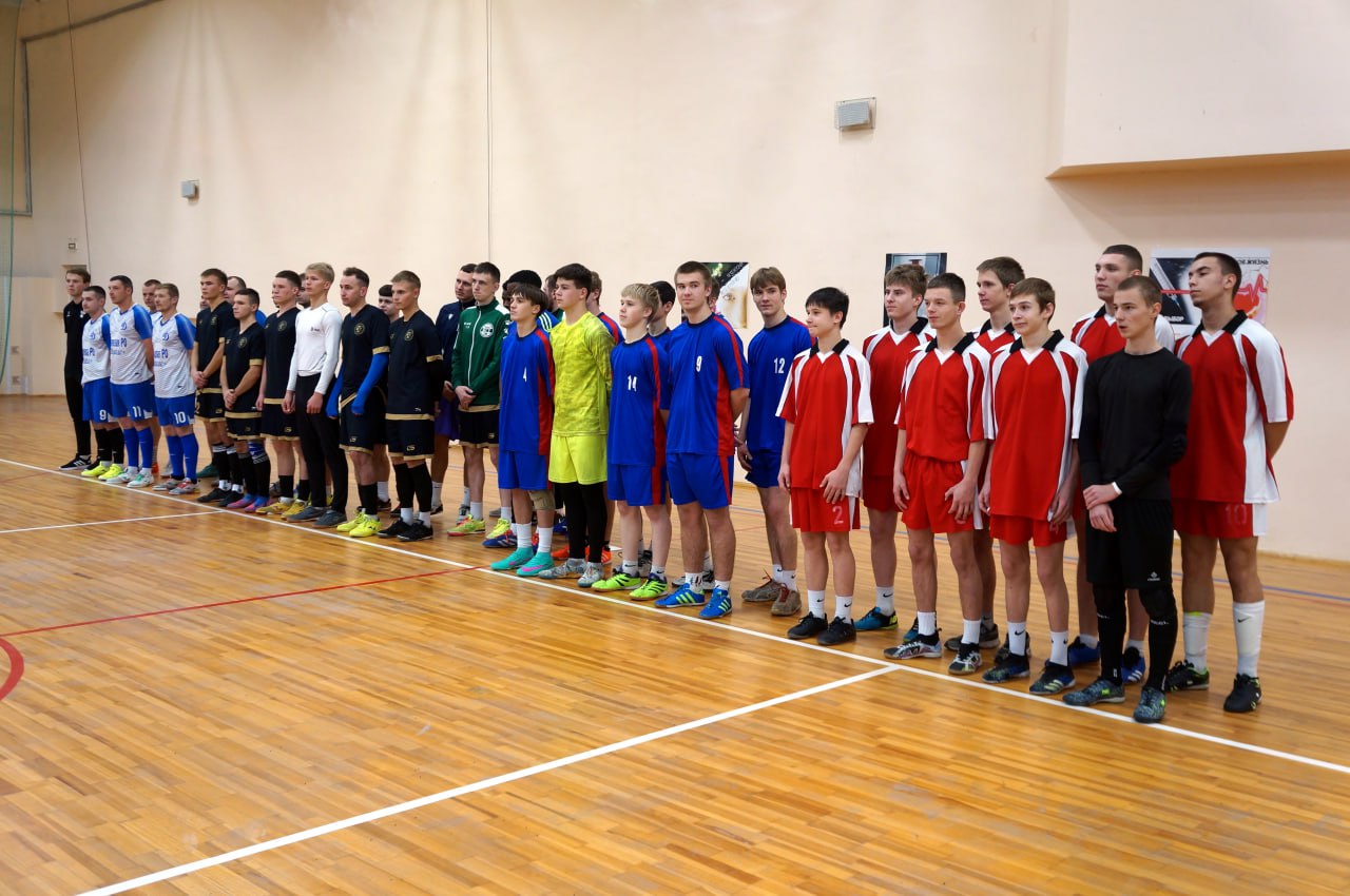 В Брянске сотрудники полиции организовали для студентов турнир по мини-футболу В Брянске сотрудники полиции организовали для студентов турнир по мини-футболу