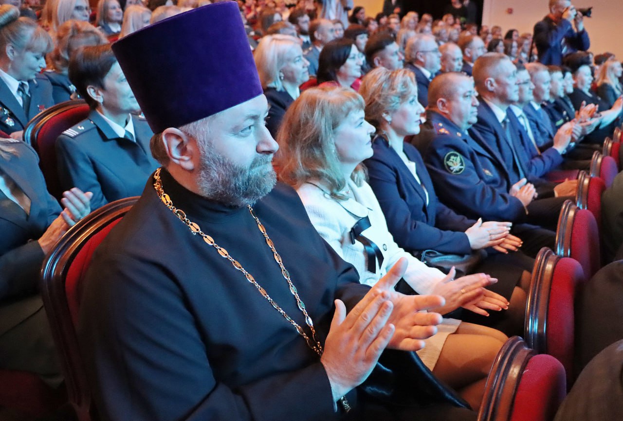 35 лет ФНС России: в преддверии профессионального праздника лучшим сотрудникам брянской налоговой службы руководители области вручили заслуженные награды! 35 лет ФНС России: в преддверии профессионального праздника лучшим сотрудникам брянской налоговой службы руководители области вручили заслуженные награды!