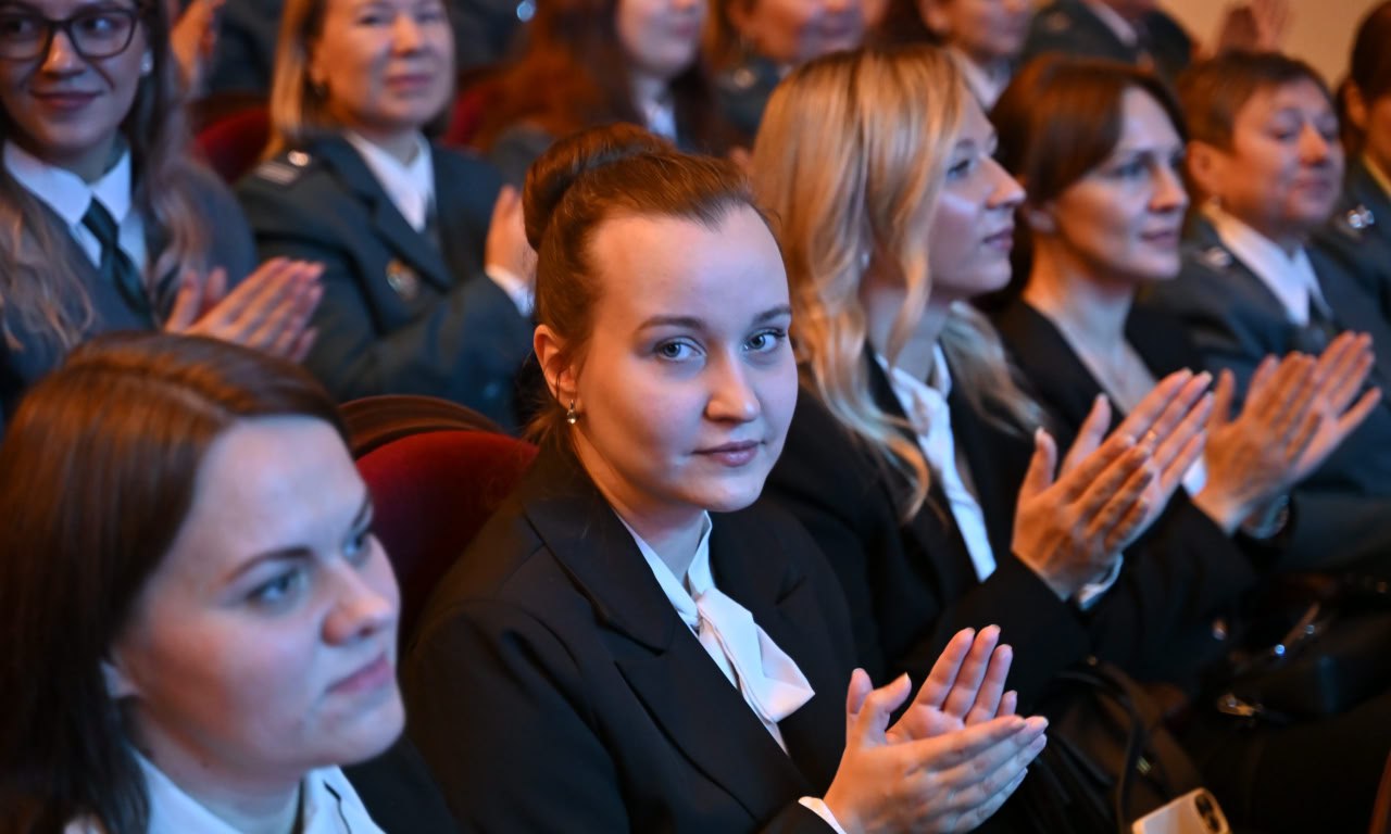 Александр Богомаз: В преддверии профессионального праздника поздравил сотрудников и ветеранов налоговой службы с Днём работника налоговых органов Российской Федерации Александр Богомаз: В преддверии профессионального праздника поздравил сотрудников и ветеранов налоговой службы с Днём работника налоговых органов Российской Федерации