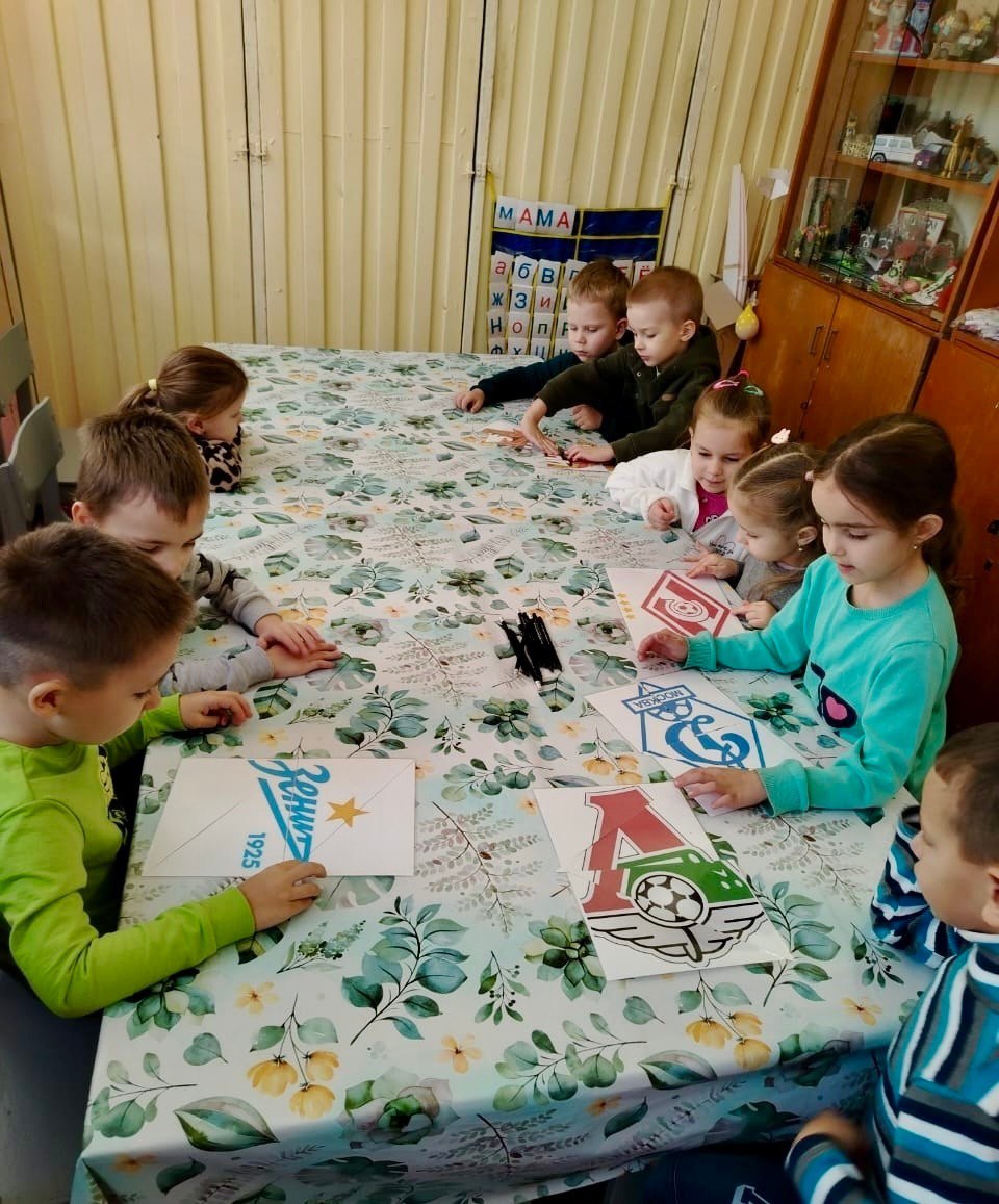 Настольный футбол – это игра, которую знают в любой стране нашей планеты, она не требует определенных знаний, спортивной подготовки или специального оборудования Настольный футбол – это игра, которую знают в любой стране нашей планеты, она не требует определенных знаний, спортивной подготовки или специального оборудования