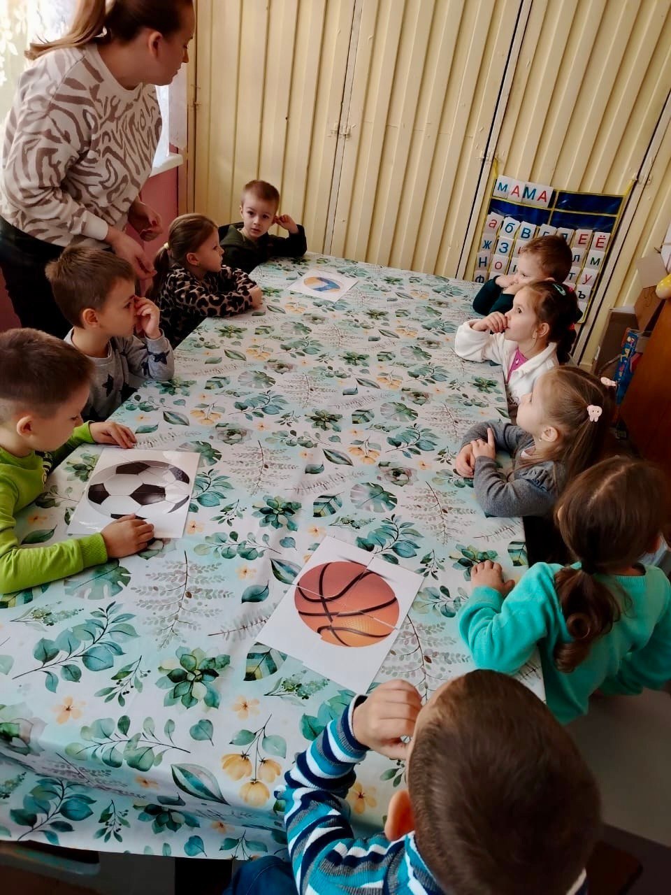 Настольный футбол – это игра, которую знают в любой стране нашей планеты, она не требует определенных знаний, спортивной подготовки или специального оборудования Настольный футбол – это игра, которую знают в любой стране нашей планеты, она не требует определенных знаний, спортивной подготовки или специального оборудования