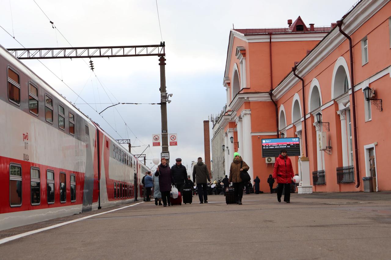 Двухэтажный поезд теперь ходит из Брянска в Санкт-Петербург Двухэтажный поезд теперь ходит из Брянска в Санкт-Петербург