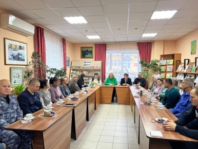 В Климовской межпоселенческой центральной библиотеке состоялся круглый стол, посвященный одной из самых актуальных и важных тем современности – поддержке семей участников специальной военной операции