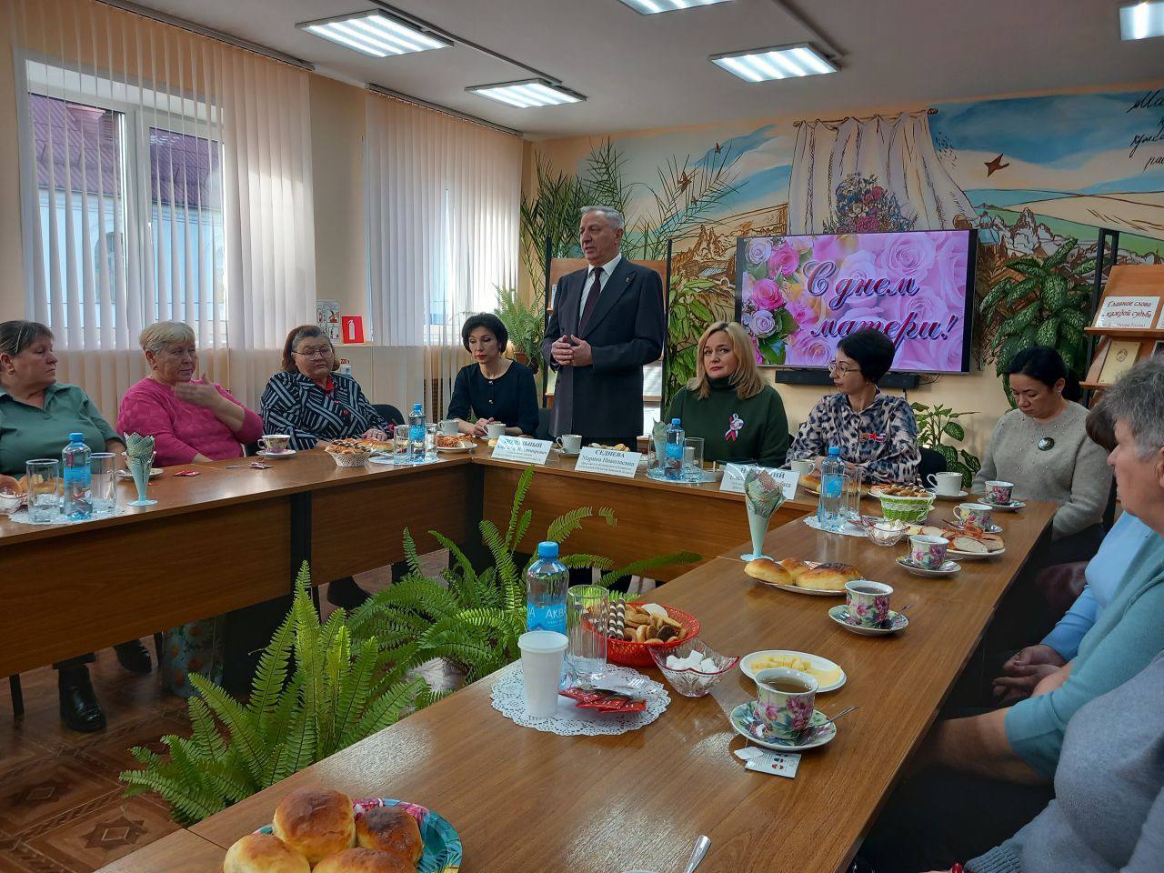 19 ноября, в преддверии Дня Матери, в Стародубской центральной библиотеки состоялся "Круглый стол" с родственниками участников СВО