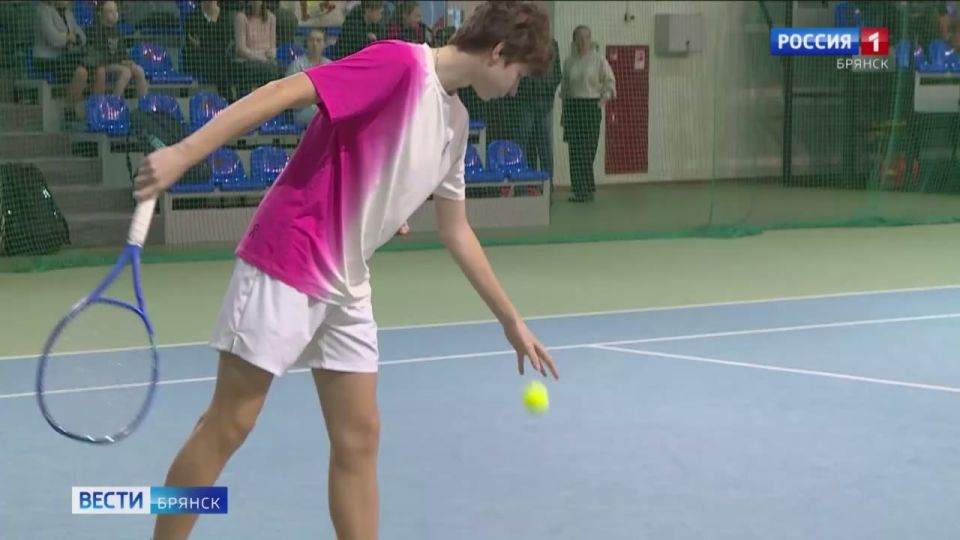 В Брянске стартовали всероссийские соревнования по теннису "Хрустальный мяч"