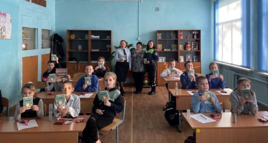 Сотрудники ЛОП на станции Унеча провели мероприятие, посвящённое Всемирному Дню ребенка