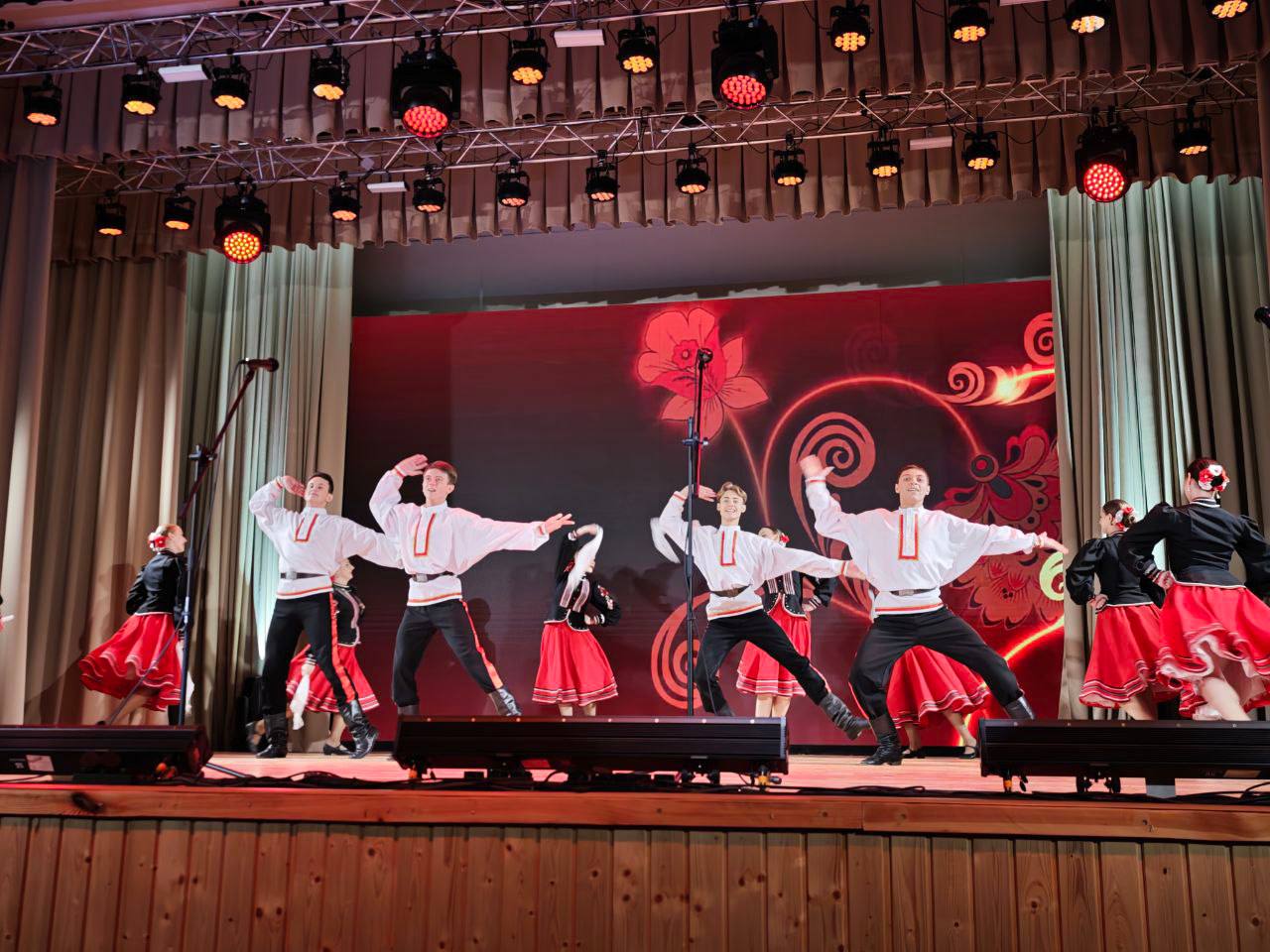 Сегодня в Брянском областном колледже искусств состоялся концерт «Я — патриот! И в этом наша сила» Сегодня в Брянском областном колледже искусств состоялся концерт «Я — патриот! И в этом наша сила»