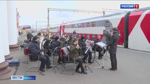 Двухэтажный поезд начал курсировать между Брянском и Санкт-Петербургом