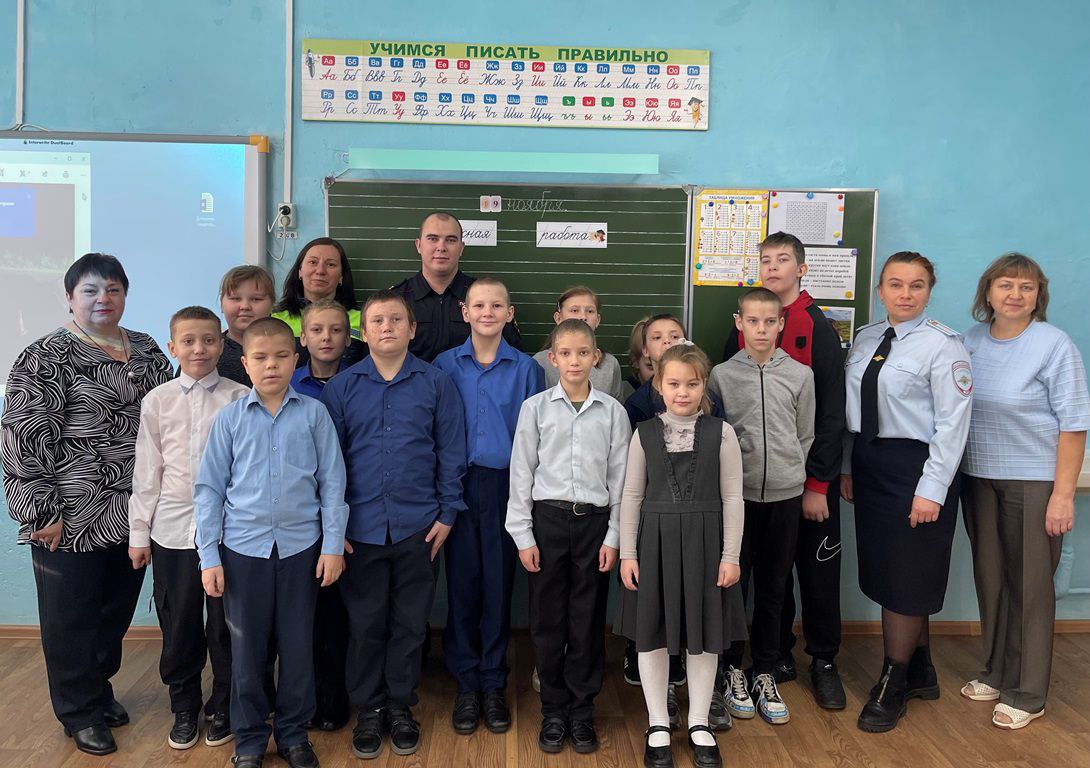 Сотрудники ЛОП на станции Унеча провели мероприятие, посвящённое Всемирному Дню ребенка Сотрудники ЛОП на станции Унеча провели мероприятие, посвящённое Всемирному Дню ребенка