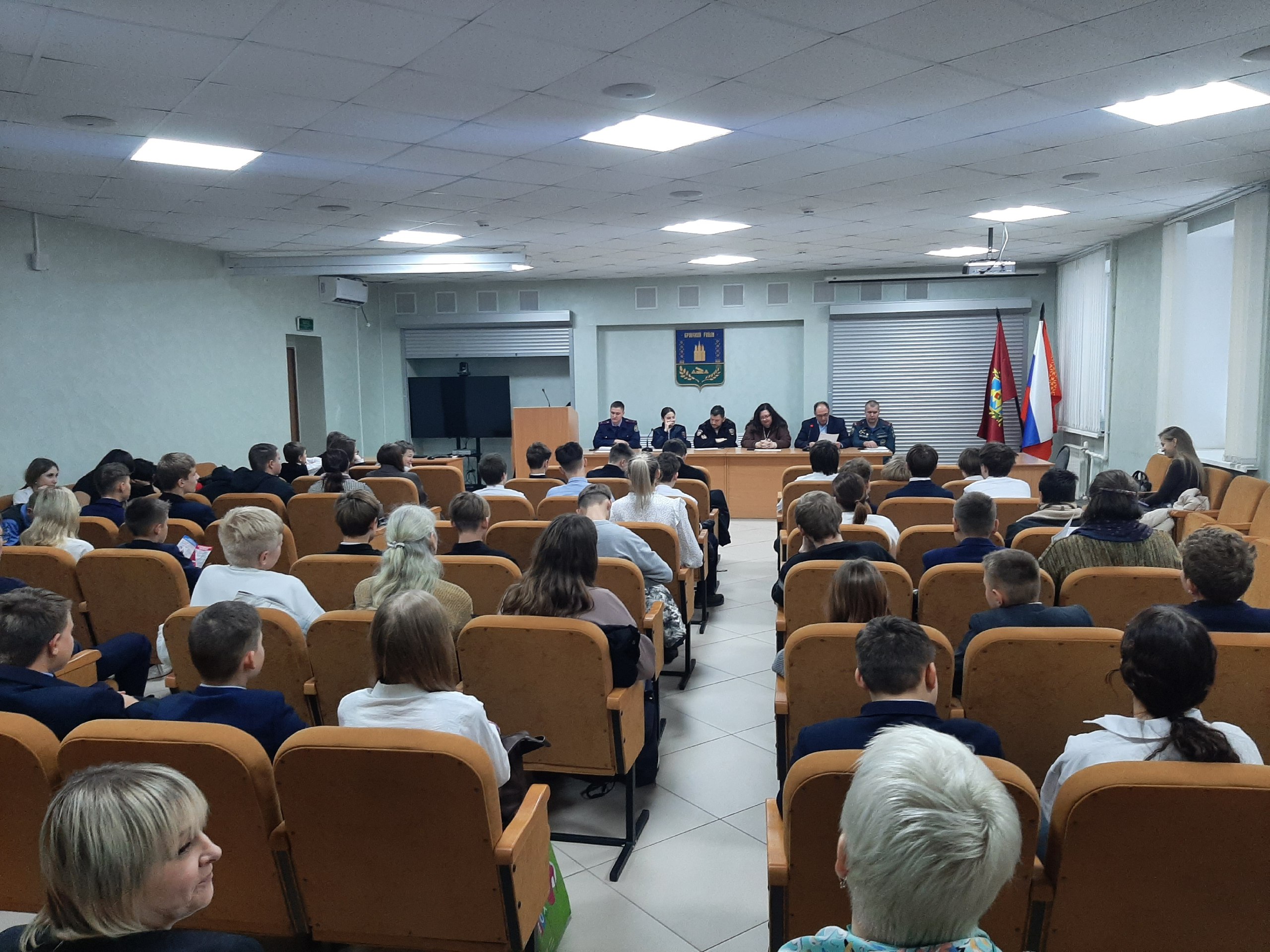 20 ноября 2025 года, в рамках Всемирного дня правовой помощи, комиссия по делам несовершеннолетних защите их прав в администрации Брянского района организовала встречу, посвящённую правовому просвещению для учащихся... 20 ноября 2025 года, в рамках Всемирного дня правовой помощи, комиссия по делам несовершеннолетних защите их прав в администрации Брянского района организовала встречу, посвящённую правовому просвещению для учащихся...