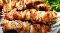 Эти шашлычки на шпажках даже остыть не успеют: исчезнут со стола за секунды