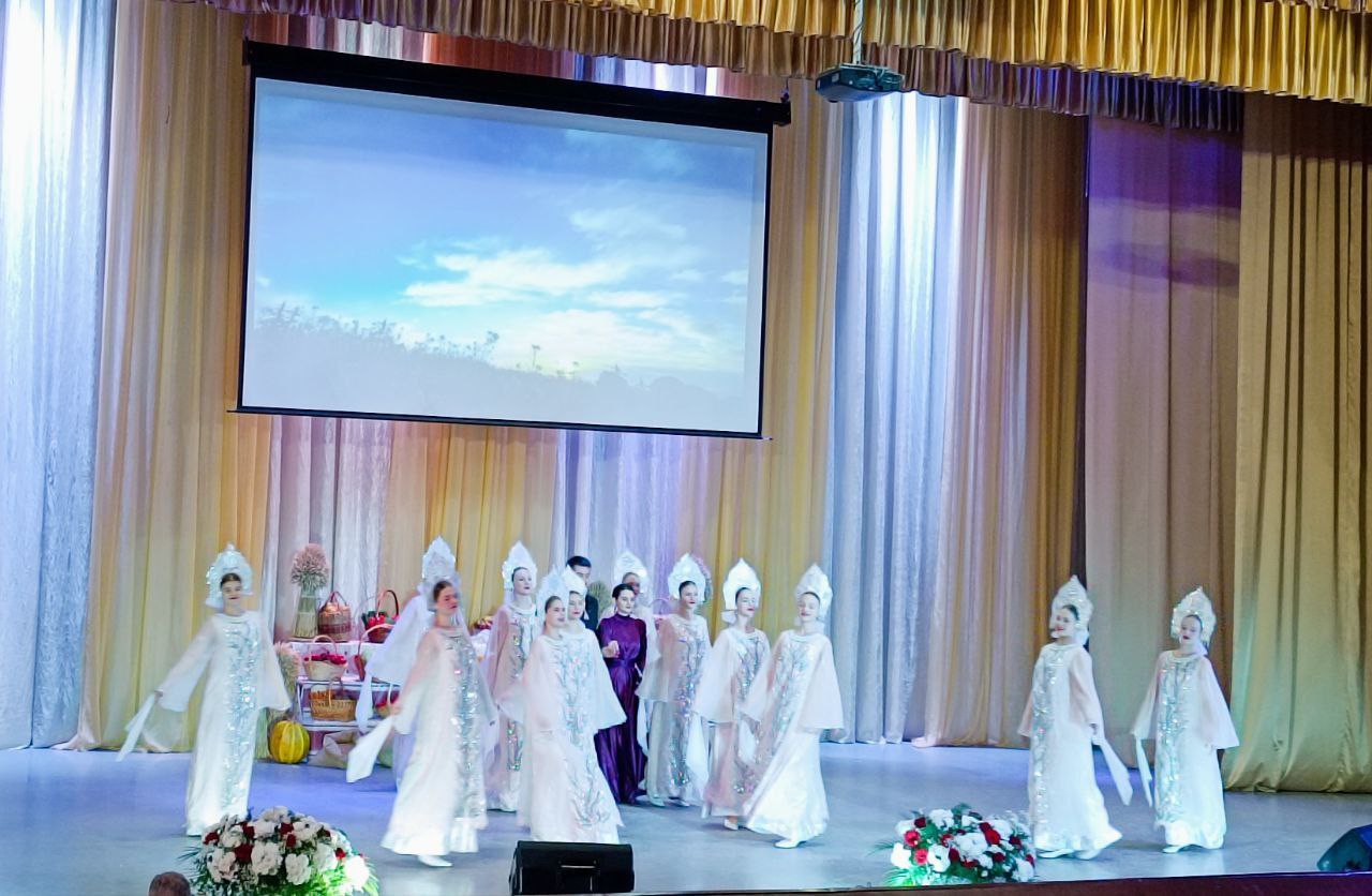 Сегодня глава администрации района Л.И. Максименко в составе делегации района присутствовала на мероприятии в честь работников сельского хозяйства Сегодня глава администрации района Л.И. Максименко в составе делегации района присутствовала на мероприятии в честь работников сельского хозяйства