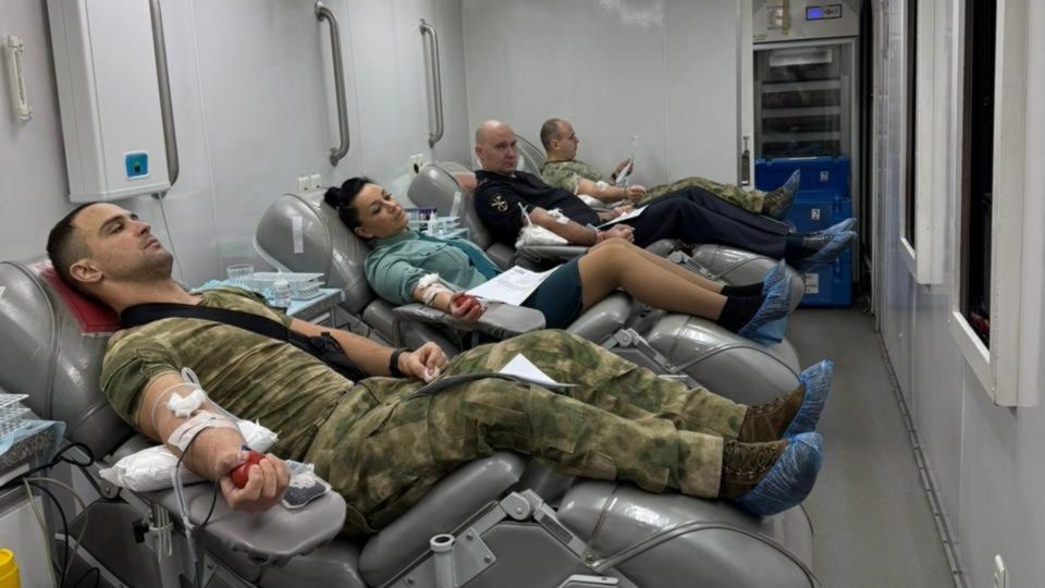 Сотрудники УМВД России по Брянску провели очередной День донора