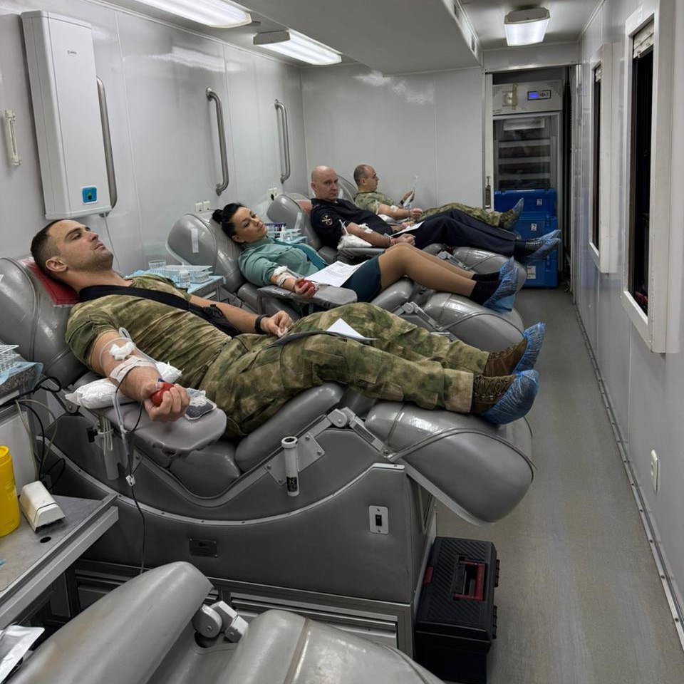 Служба в крови. Полицейские из Брянска приняли участие в выездном Дне донора Более 10 лет сотрудники Управления МВД России по городу Брянску регулярно участвуют в выездных Днях донора