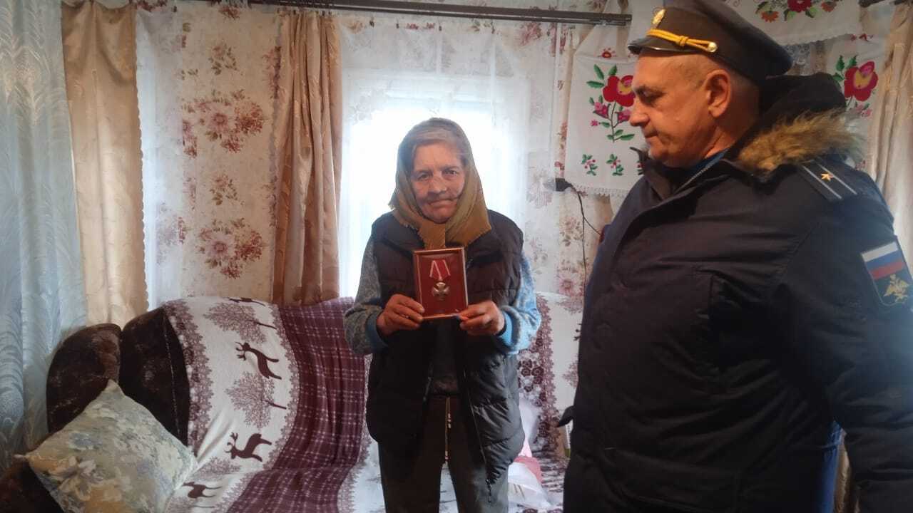 Людмила Убогова: В Гордеевском районе прошло торжественное вручение государственных наград матерям военнослужащих, посмертно награжденных орденом Мужества и медалью «За отвагу» Людмила Убогова: В Гордеевском районе прошло торжественное вручение государственных наград матерям военнослужащих, посмертно награжденных орденом Мужества и медалью «За отвагу»