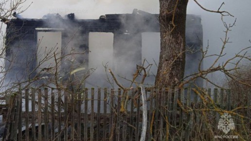 В навлинском селе потушили пожар в жилом доме