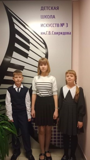 В брянской ДШИ №3 имени Г.В. Свиридова проходил VI открытый областной конкурс-фестиваль детско-юношеского творчества «Покуда сердца стучатся, помните!»