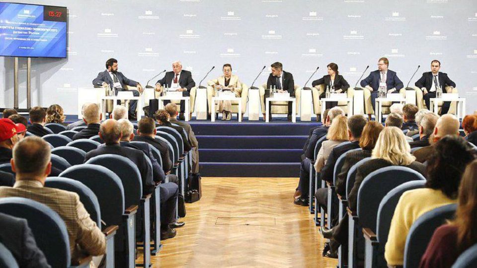 Председатель Брянской облдумы участвует в конференции по экономическому суверенитету России