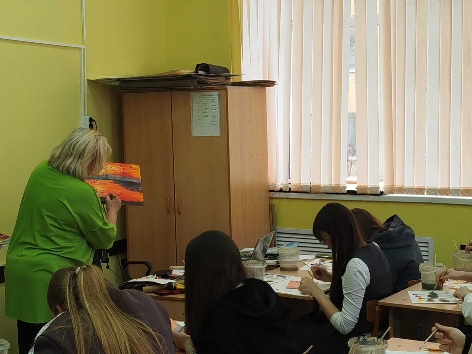 В рамках проекта "Пушкинская карта" 25 ноября 2025 года заведующая художественным отделением Детской школы искусств им. Е. М. Беляева Ермолаева Галина Ивановна провела для учащихся МБОУ-СОШ №3 культурно-просветительское... В рамках проекта "Пушкинская карта" 25 ноября 2025 года заведующая художественным отделением Детской школы искусств им. Е. М. Беляева Ермолаева Галина Ивановна провела для учащихся МБОУ-СОШ №3 культурно-просветительское...