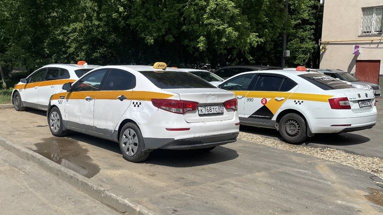 Чаты вместо агрегаторов: брянские таксисты готовятся уйти в тень из-за закона о локализации